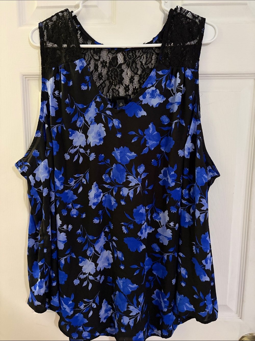 torrid Black Sleeveless Camisole with Blue Floral Print and Lace Yoke